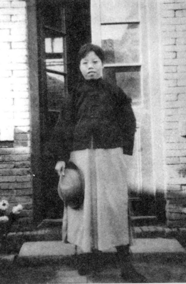 想不到，邓颖超曾经女扮男装。1923年4月，邓颖超等一批先进
知识分子在天津发起