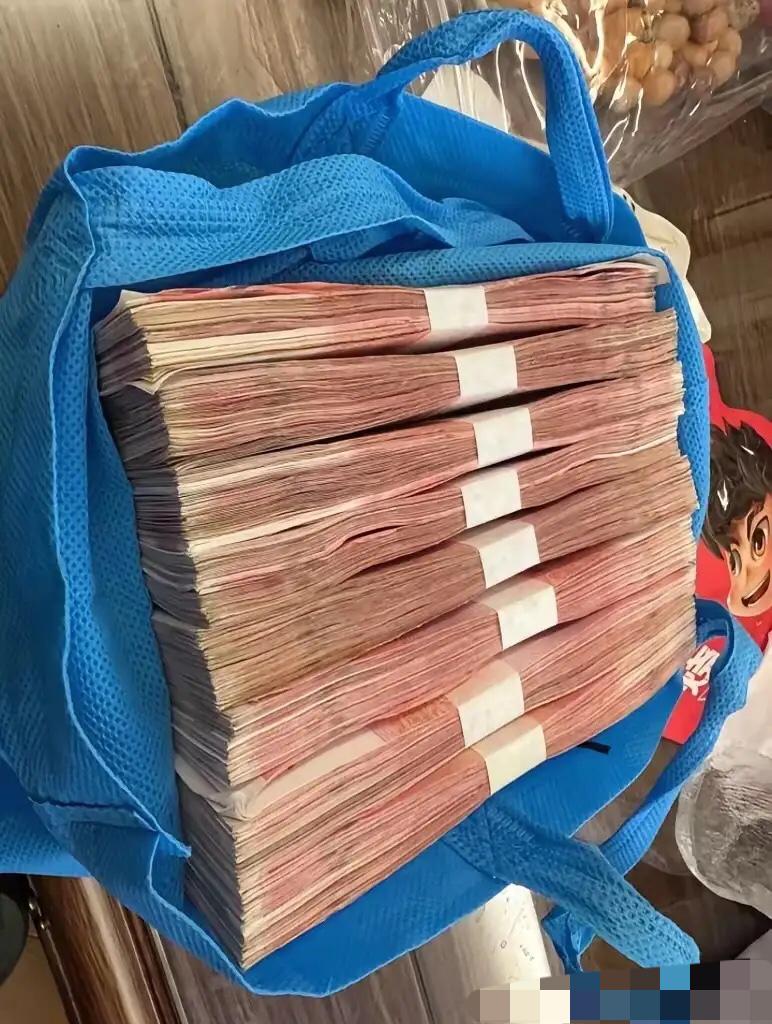 奉劝大家，今年手里攥着10万20万现金，千万别急着搞钱生钱。当下局势不稳、市场波