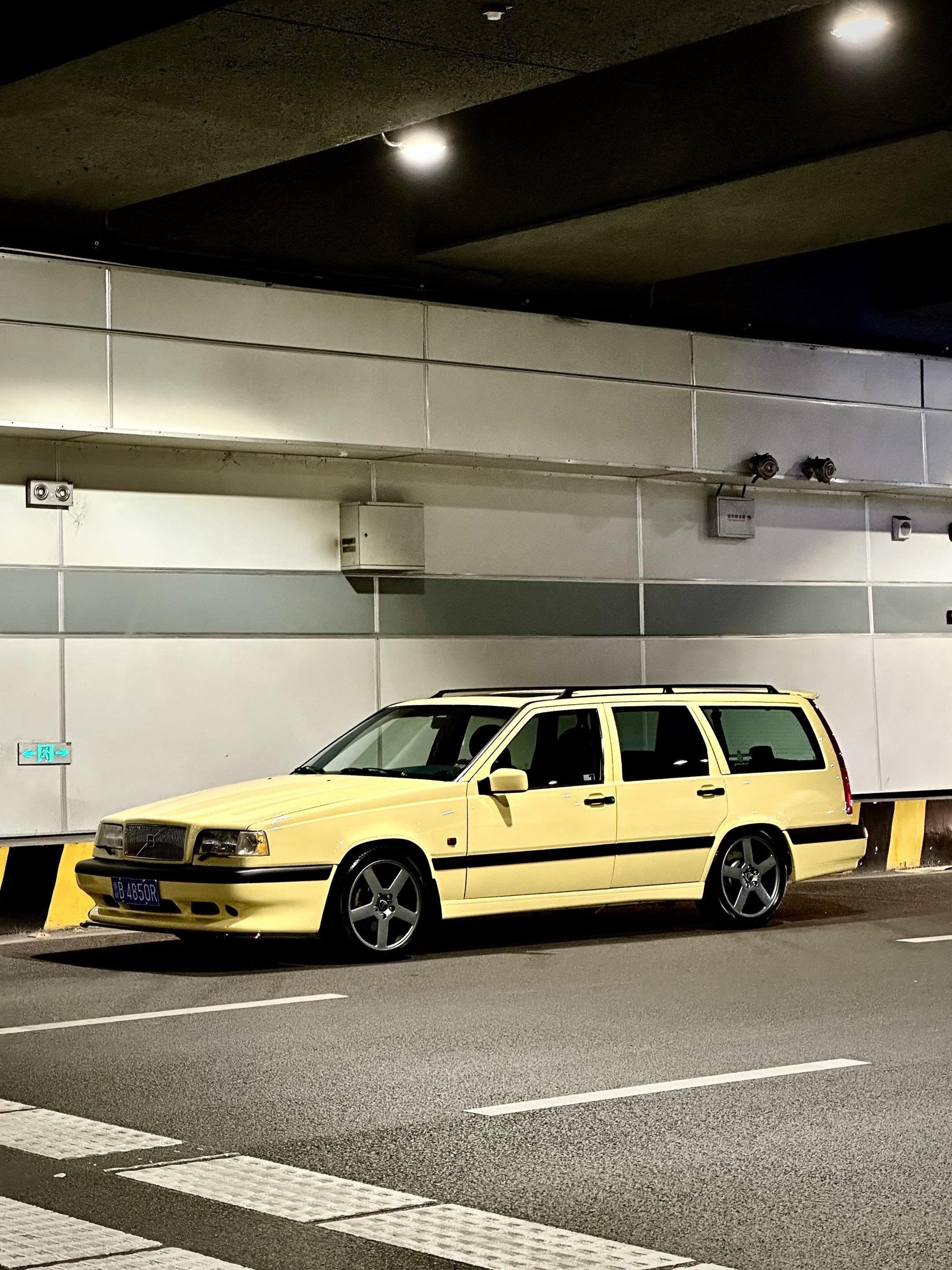 花70万将30年前的性能旅行车修复如新 沃尔沃850R！