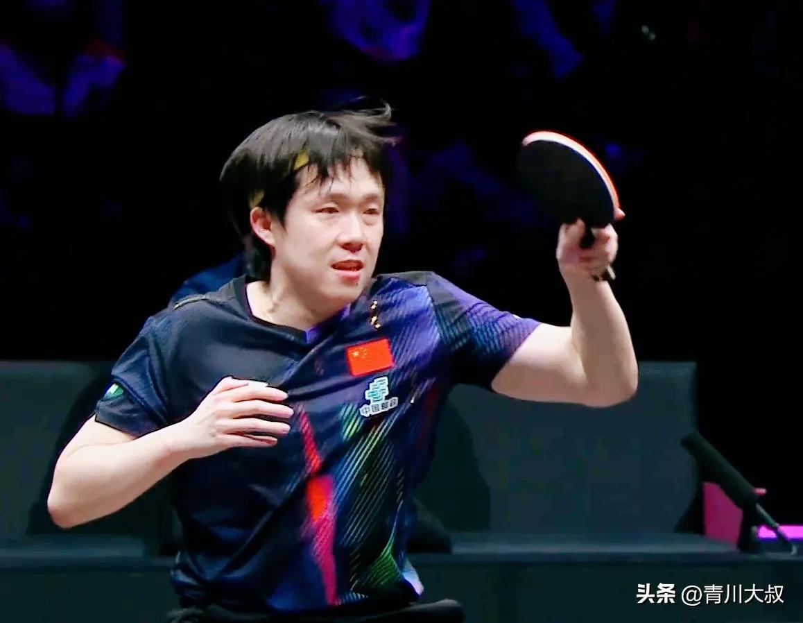 回看视频发现，
王楚钦和陈熠意外输球，
有一个重要原因，
是因为松岛辉空和大藤沙