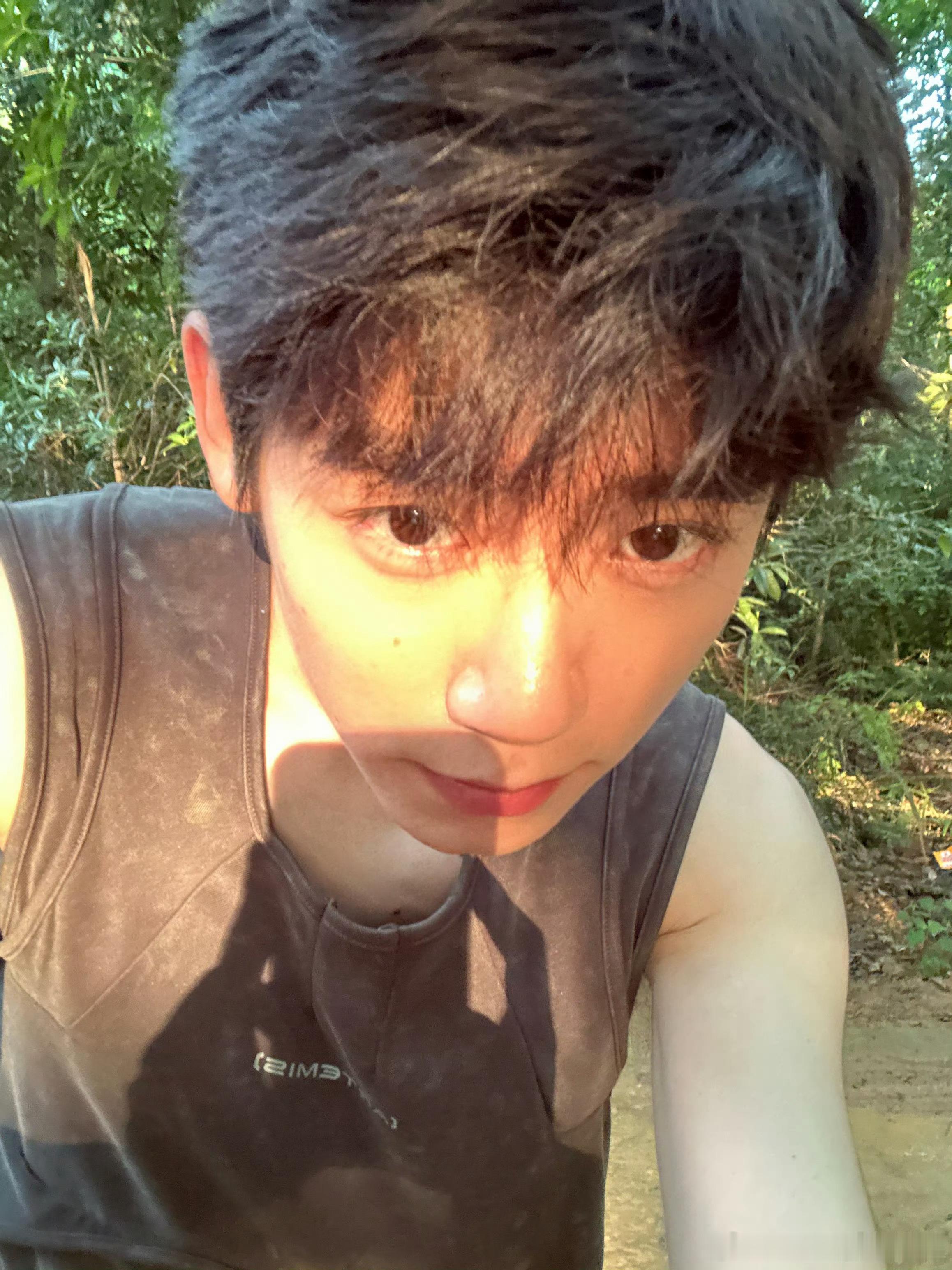 李卿  🥬李卿珂润品牌挚友 希望你继续兴致盎然的与世界交手，一直走在充满鲜花的