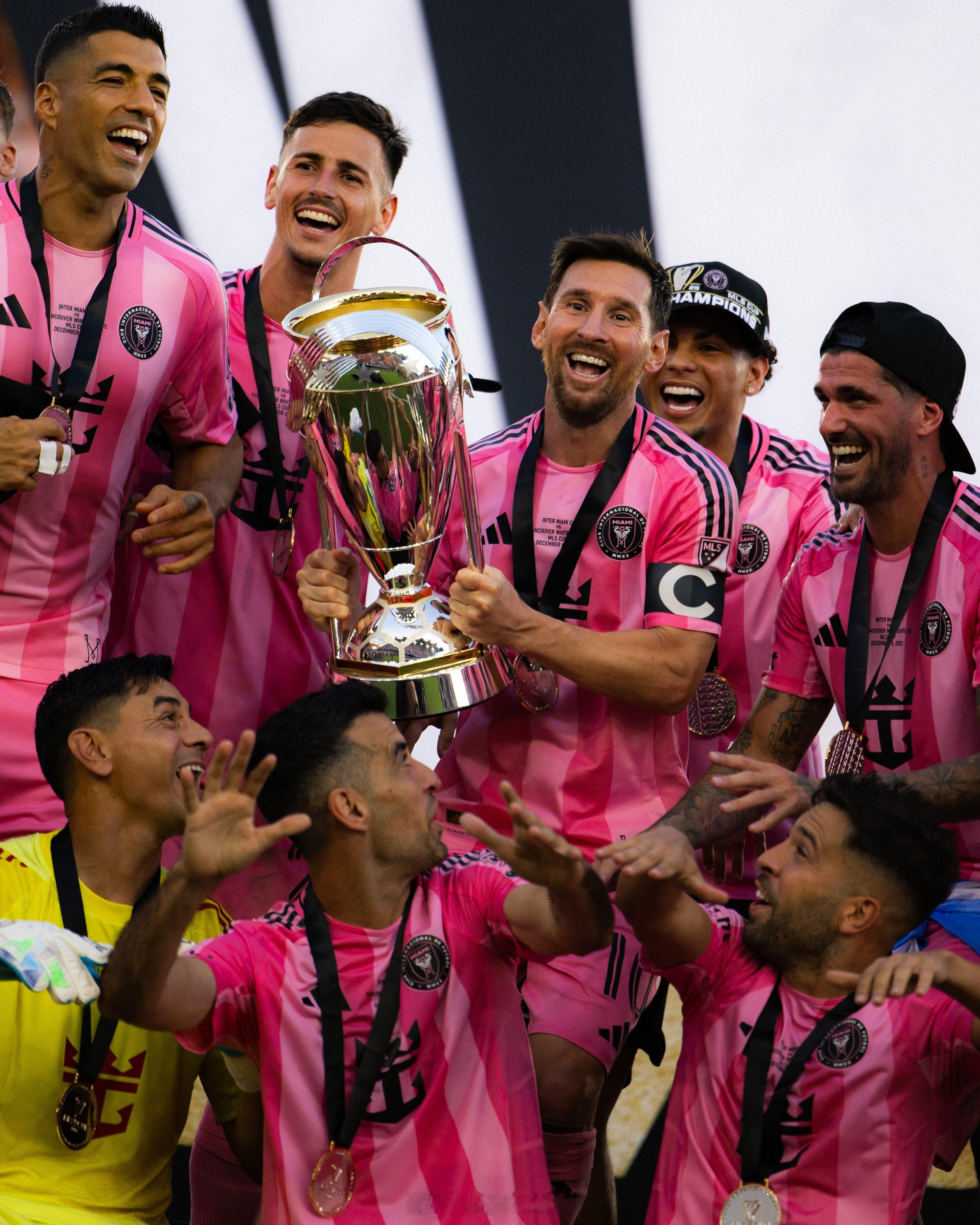 妈呀梅老板夺冠啦！解锁全新重要奖杯。🔓梅西斩获职业生涯新的奖杯，赢得美职联20