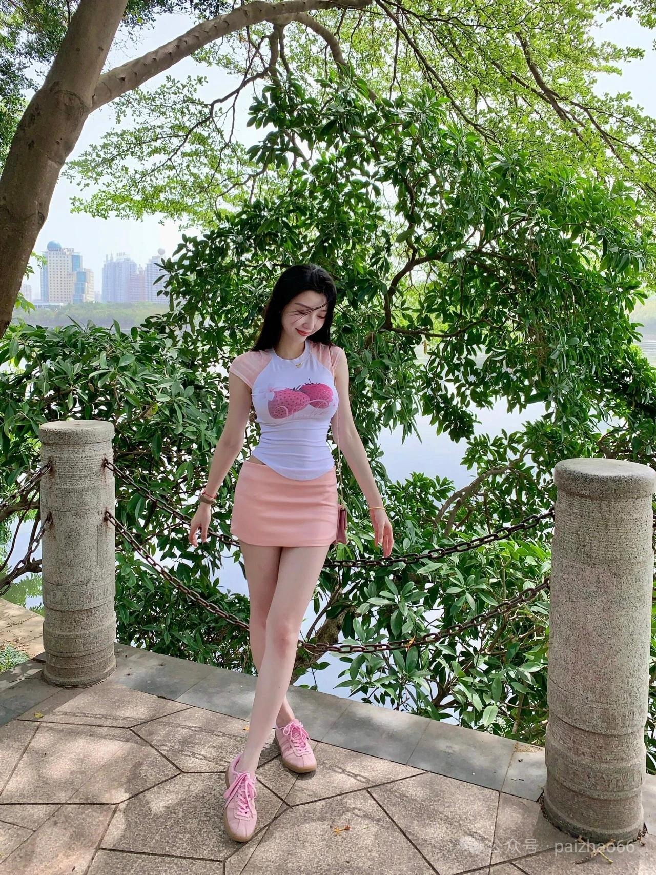 穿小裙子公园拍照，7个小动作，松弛自然，活泼漂亮又有生命力