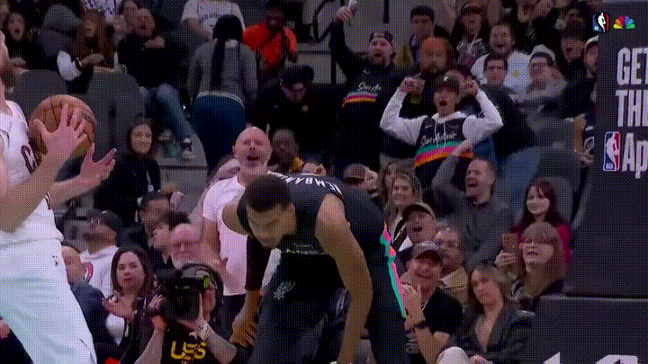 精彩精彩精彩
拋板助攻
卡斯尔文班亚马连线