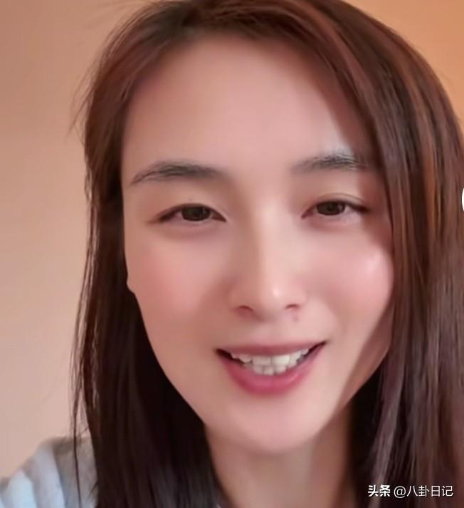 瑾汐看着确实挺疲惫的，这几天她连轴转。从贵州出发，带儿子到砀山卖梨，然后又直接去