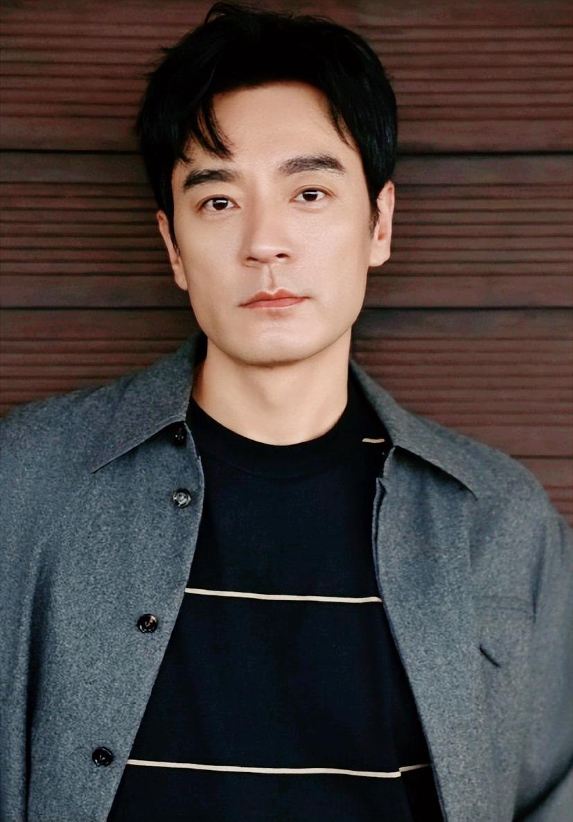 45岁李光洁，从矿工之子到双料影帝，他的人生凭啥能逆袭得这么彻底？
谁能想到，那