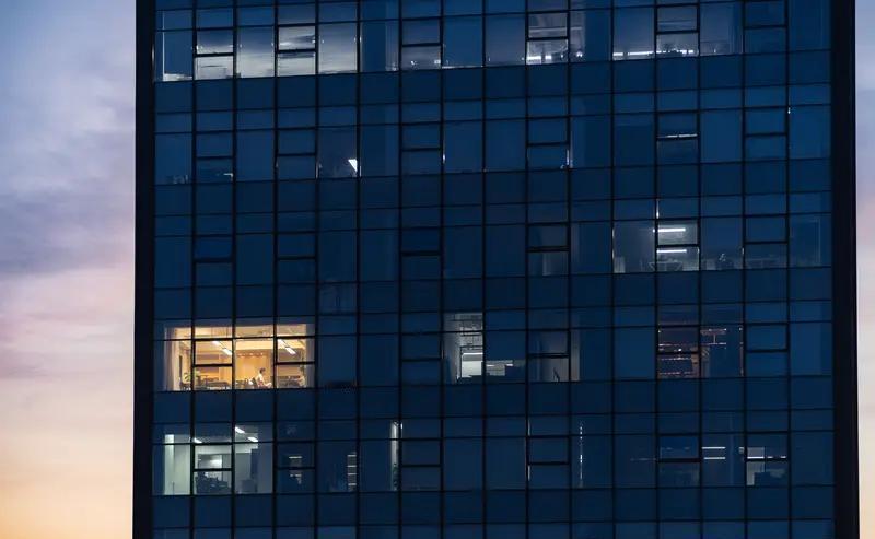 40岁到底是“一枝花”还是“豆腐渣”？
看着内娱那些还没过气就开始焦虑没戏拍的中