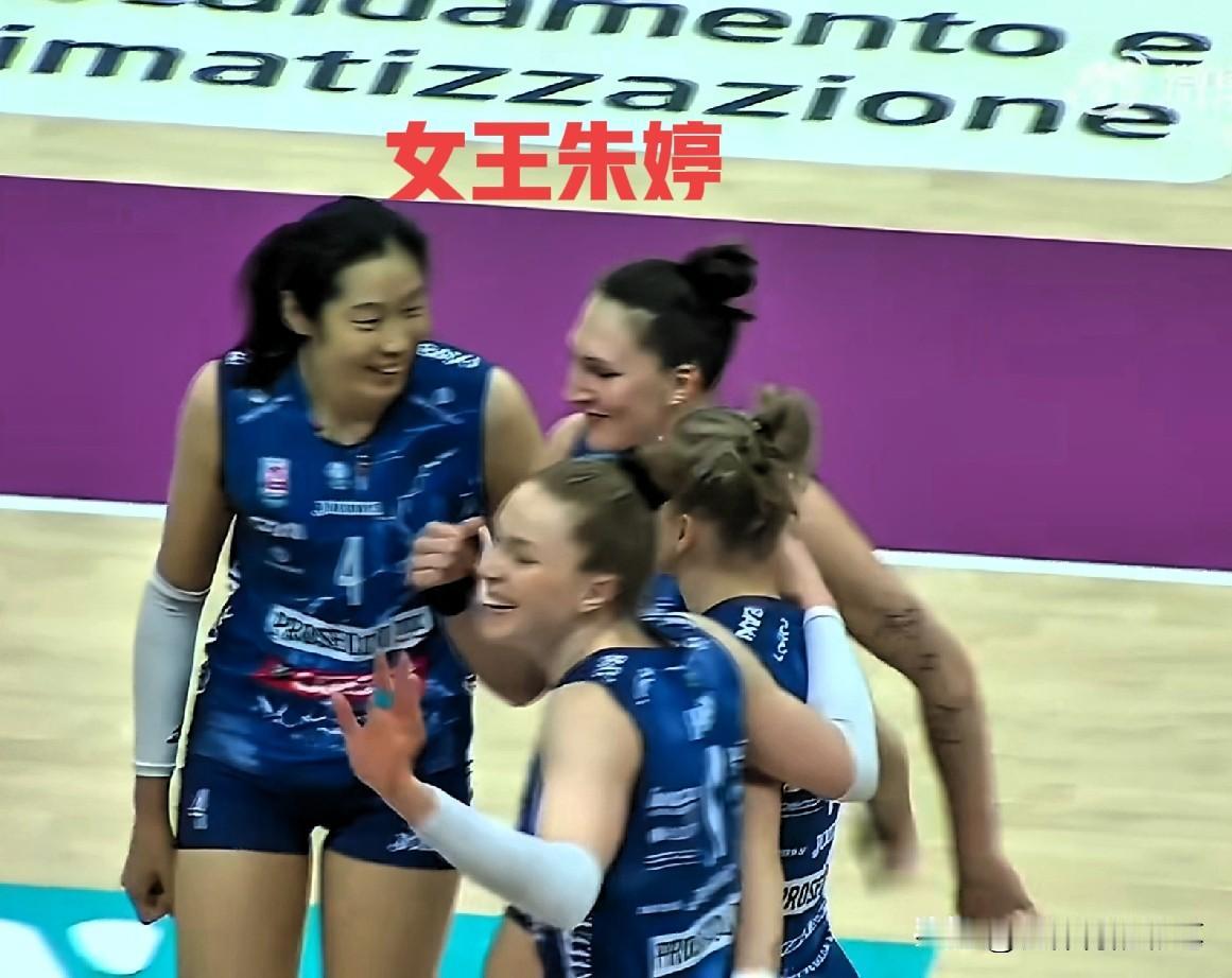 听听意甲解说对朱婷的评价，与佩鲁贾比赛，他嗓门突然变大[呲牙]，用“unbeli