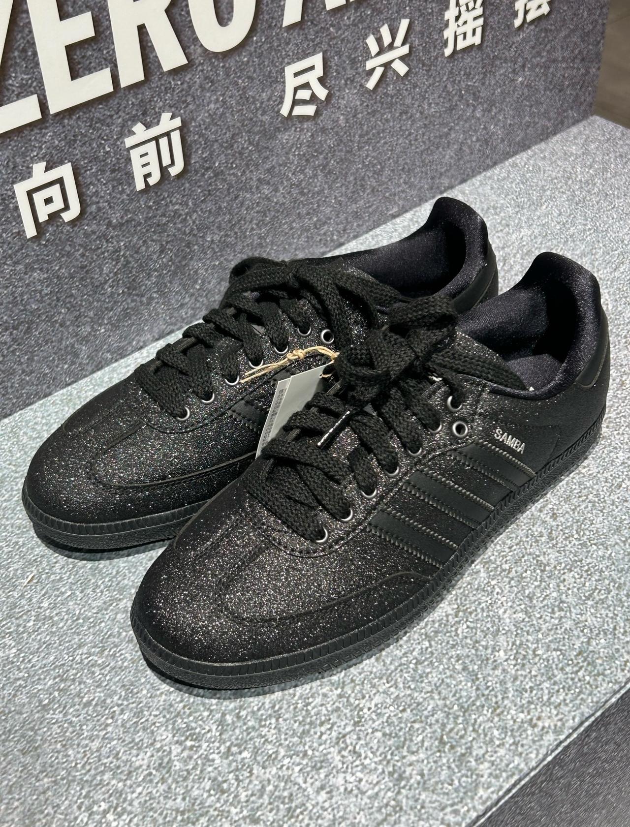 如何搭配舒适又时尚
📍上海 adidas(滔搏闵行南方友谊商城三叶草店)
阿迪