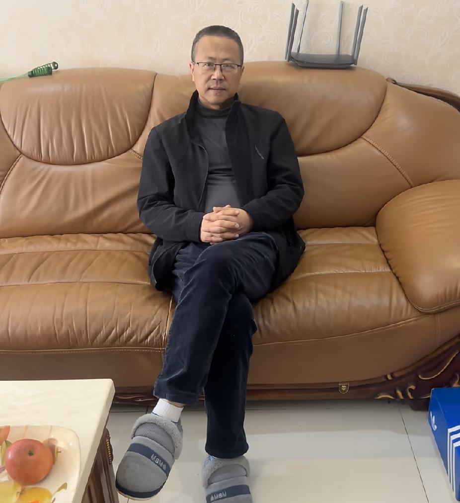 我岳父就我老婆一个闺女，打我们结婚起，他挣的钱就没往别处花过。买房他掏了二十万，