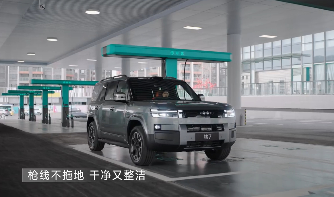 #比亚迪全球首创滑轨悬吊式T型桩#3月5日，比亚迪第二代刀片电池暨闪充技术发布会