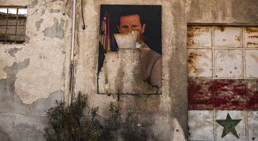 俄罗斯方面最新消息，巴沙尔已经放弃了重新杀回叙利亚。但是，巴沙尔的两名助手，号称