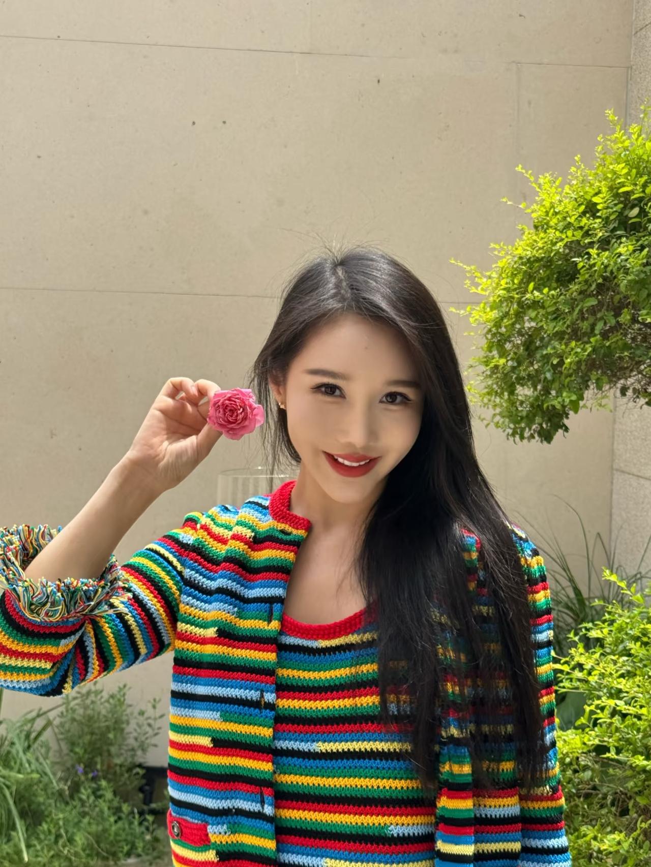 女性成长 自由且美好“活在自己的频道里，随性且自由，今天依然是自己喜欢的样子…”
