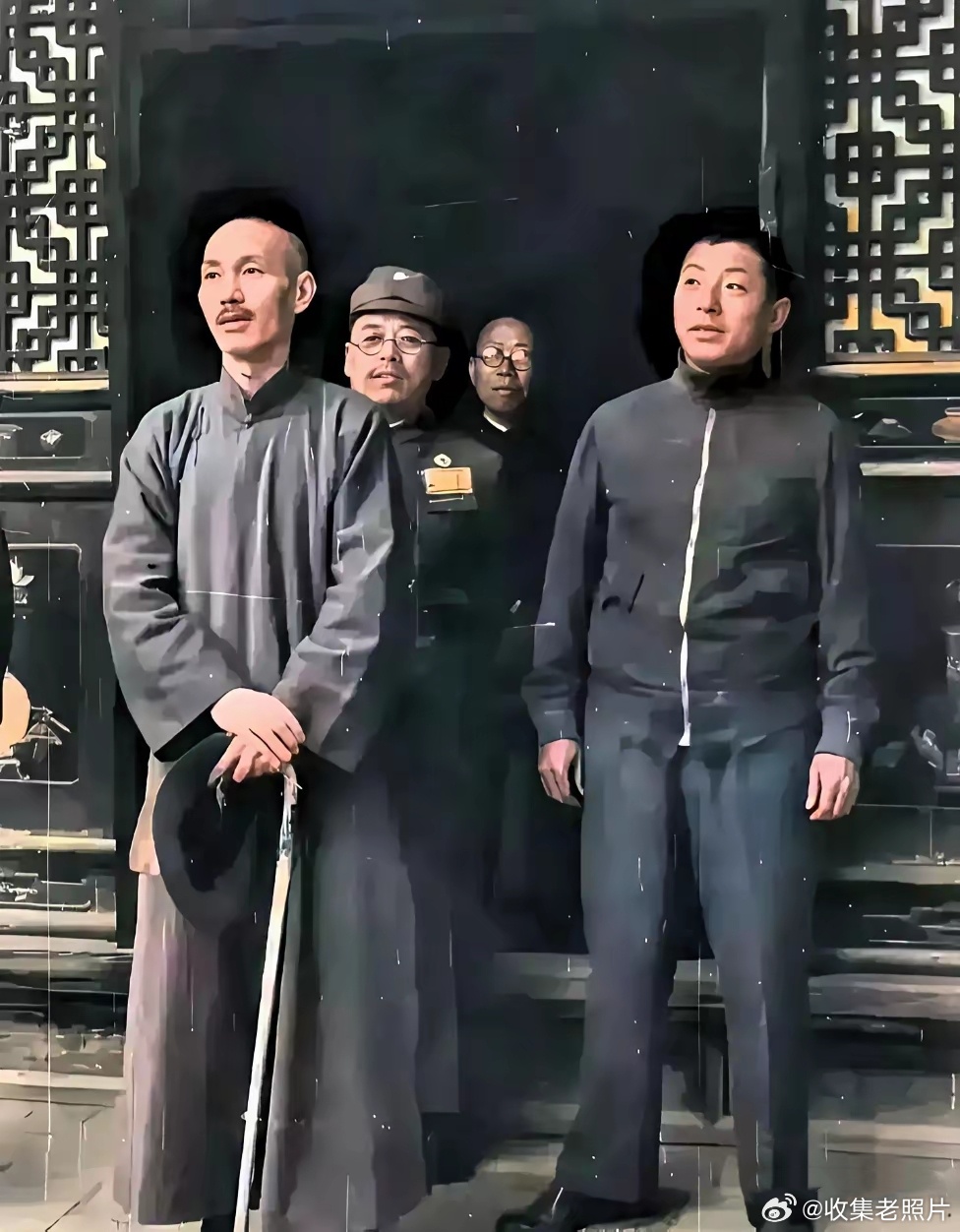 1936年，“西安事变”前夕，张学良陪蒋介石登华山观光。踌躇满志的少帅穿美国进口