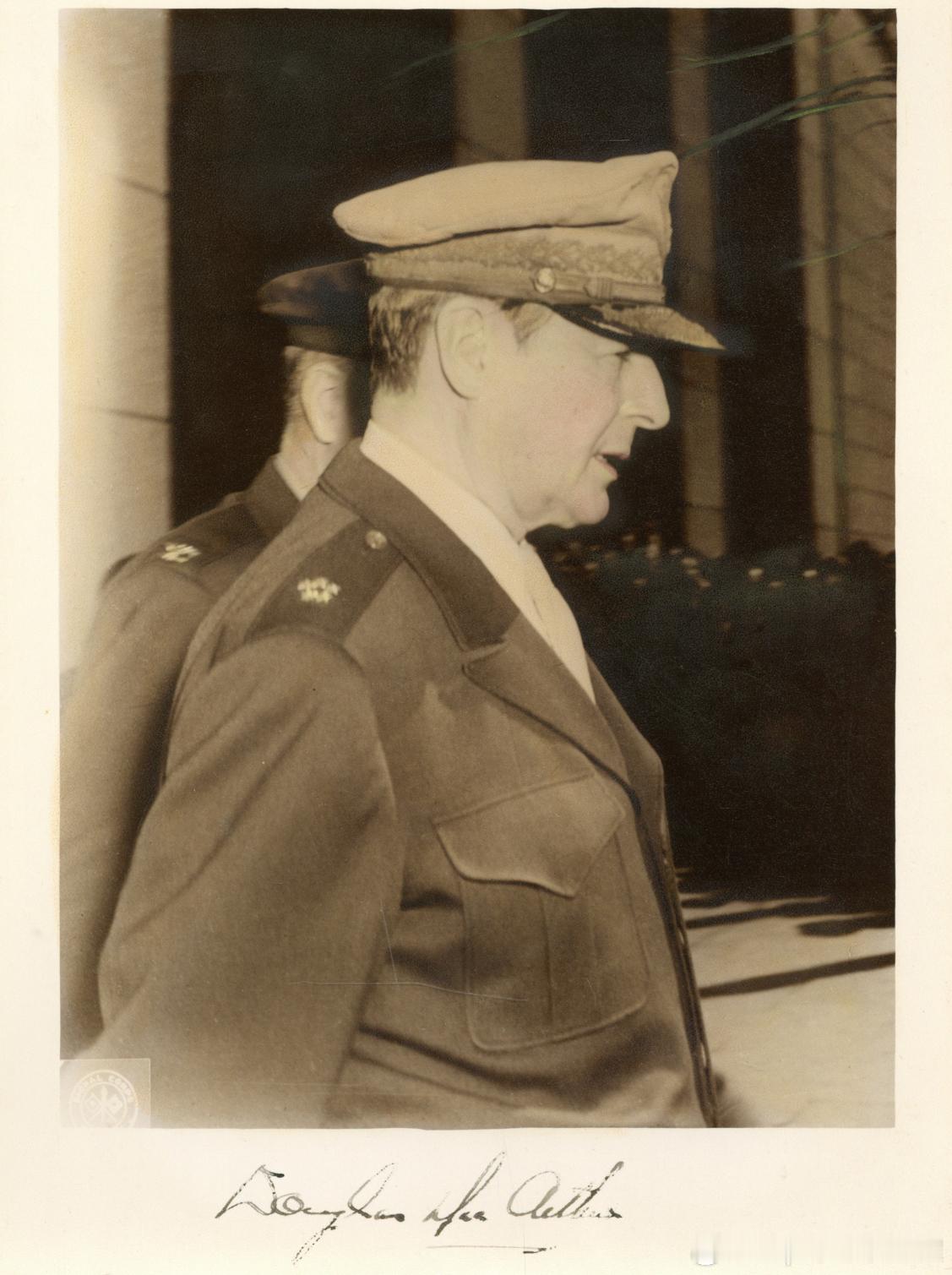 50年代麦克阿瑟签名照，Masashi Shimotsusa下津佐正志摄影历史影