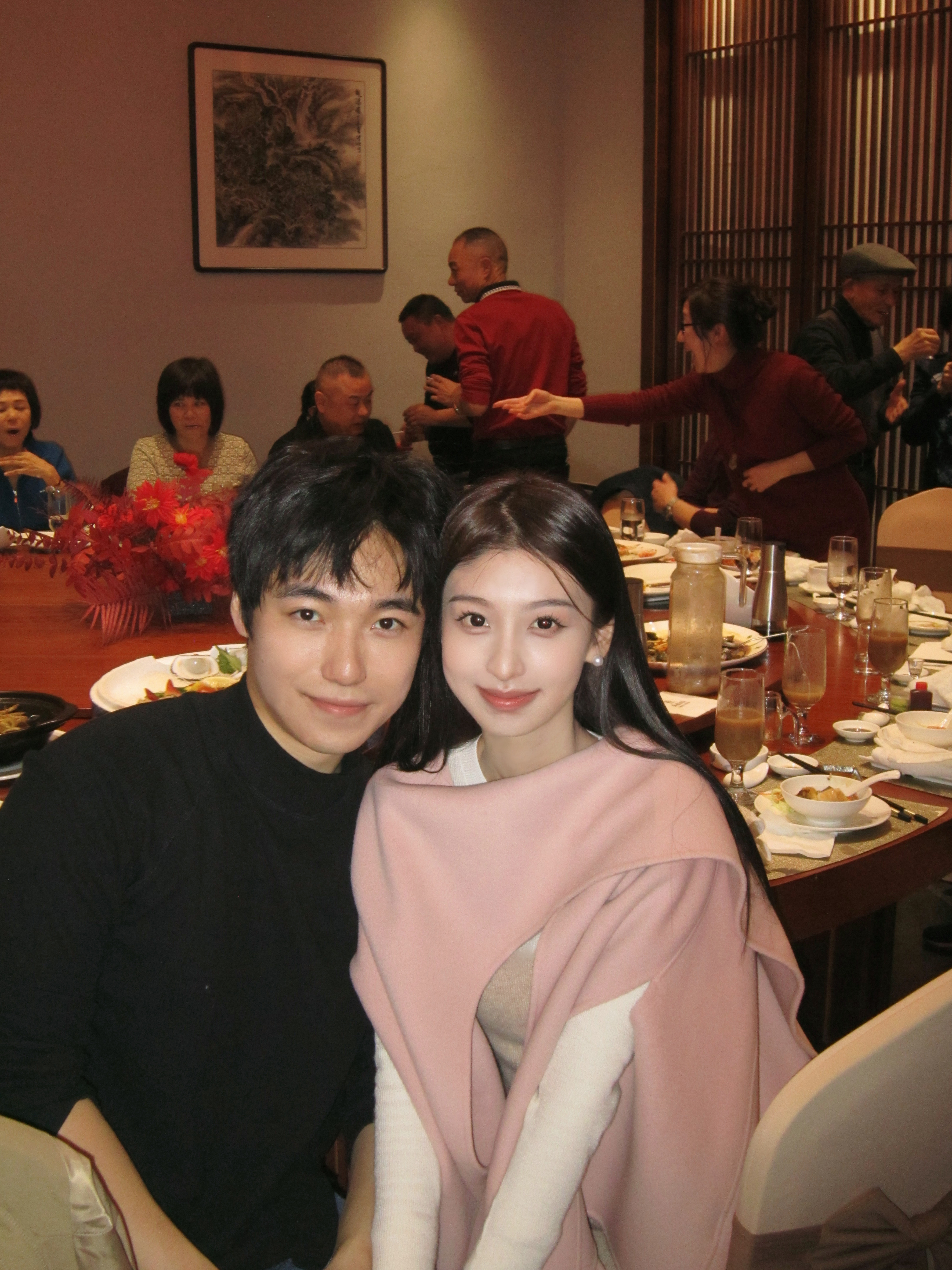 长辈们一起见面噜男朋友的爸爸妈妈叔叔婶婶和我的爸爸妈妈爷爷奶奶外公外婆叔叔婶婶舅