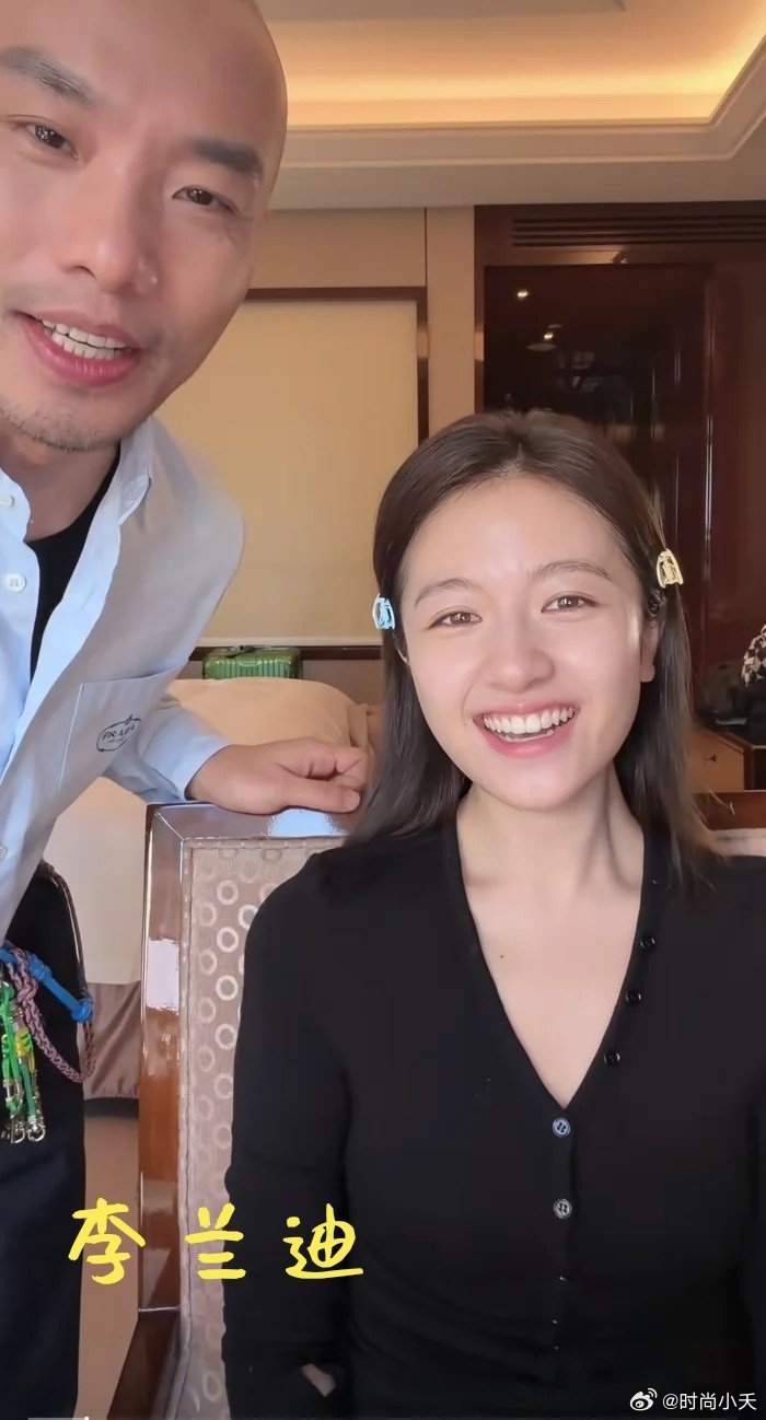 王亚飞镜头里的95🌸素颜周也 王玉雯 卢昱晓 李兰迪 谁才是天生丽质？ 