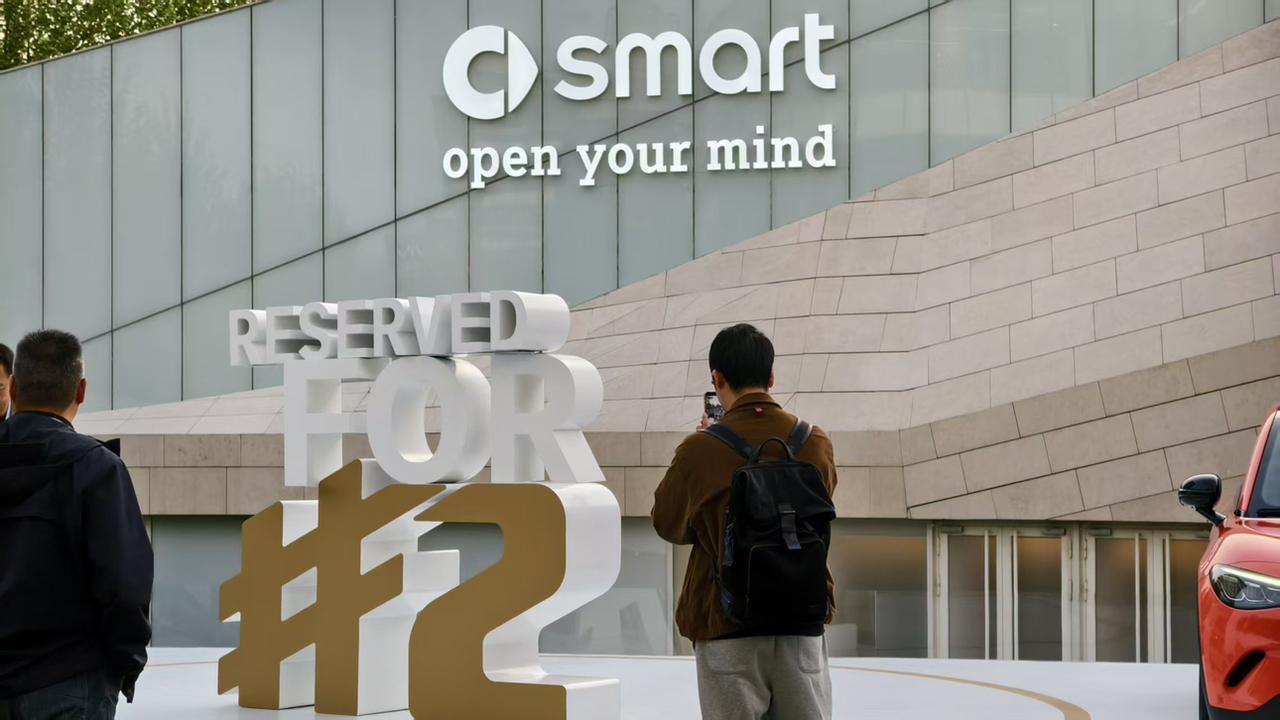 今日的主线任务
就是来陪老板看
新世代smart fortwo
终于复活了！【来