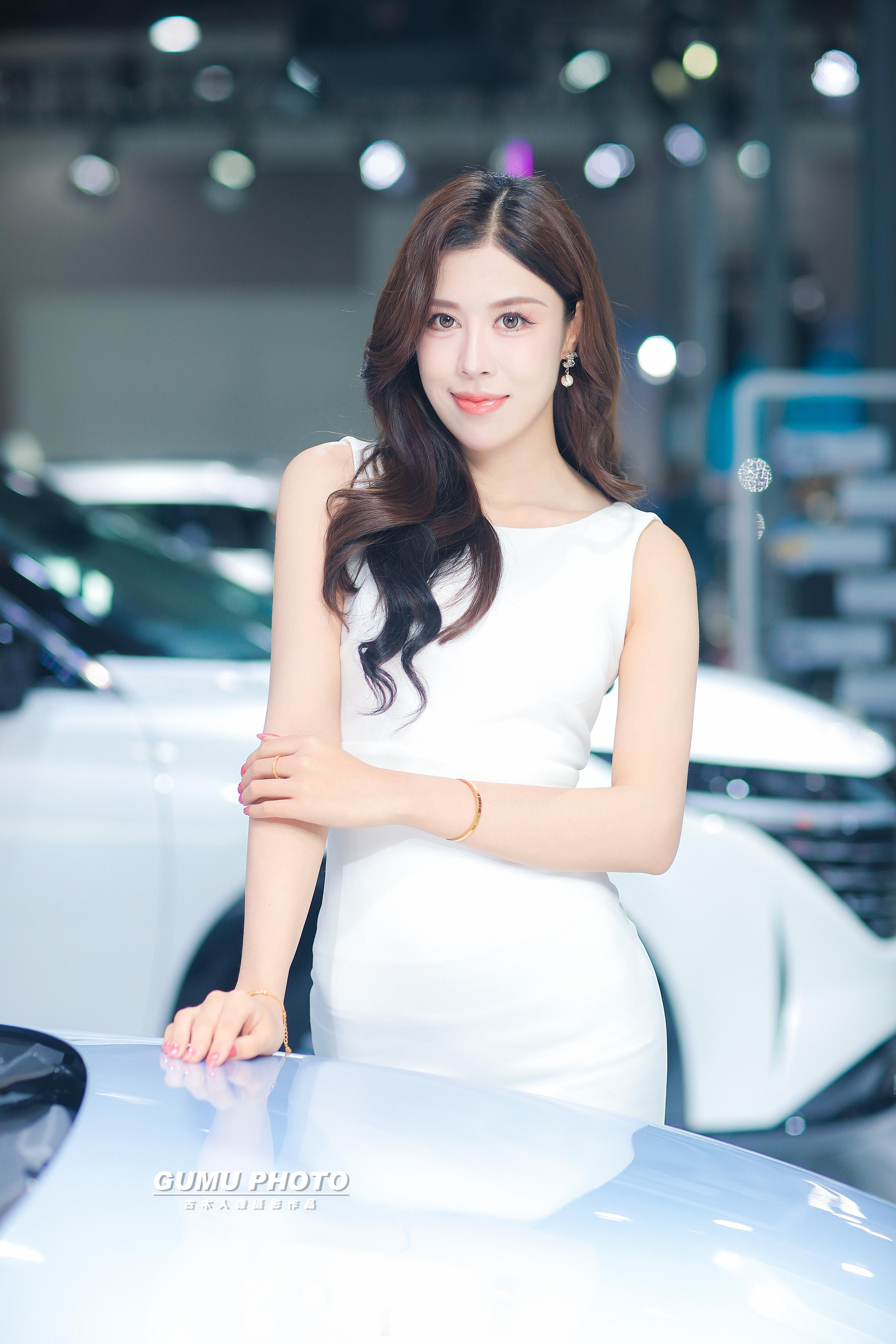 2025贵阳汽车文化节东风日产展台模特小姐姐。               