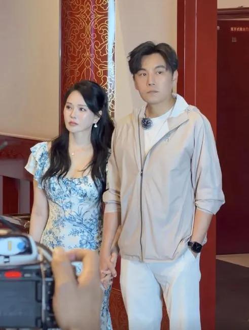 伊能静、秦昊夫妇又撒了一波狗粮。
两人虽然已走过11年的婚姻，但是他们的爱情没有