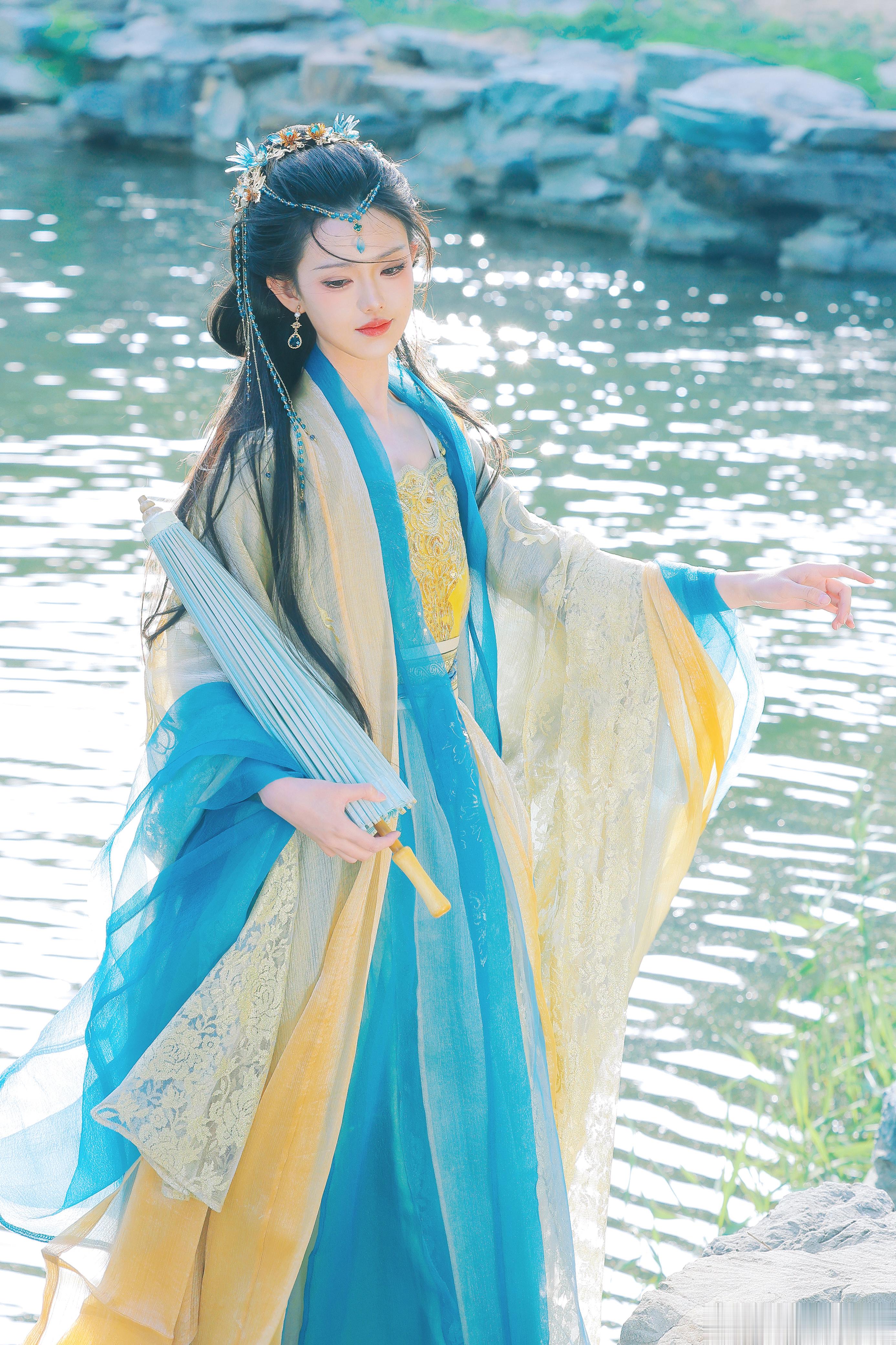  叶咻🌫仿妆一组！正片1.0出镜：我  摄影： 出品： ​​​