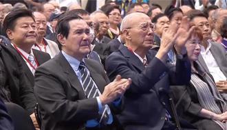 马英九的泪光 照亮中国蓝

郑丽文的就任演讲，让马英九感动飙泪，预示著一个中国蓝