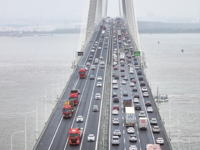 老清今天要跟大家唠个实在事，咱们国家又要修一座超级厉害的跨海大桥了。

这桥要是