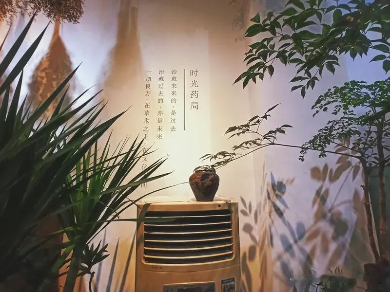 生活总有苦累烦愁时，给大家分享些治愈的话。
顺境是恩赐，逆境是历练，人生的苦与甜