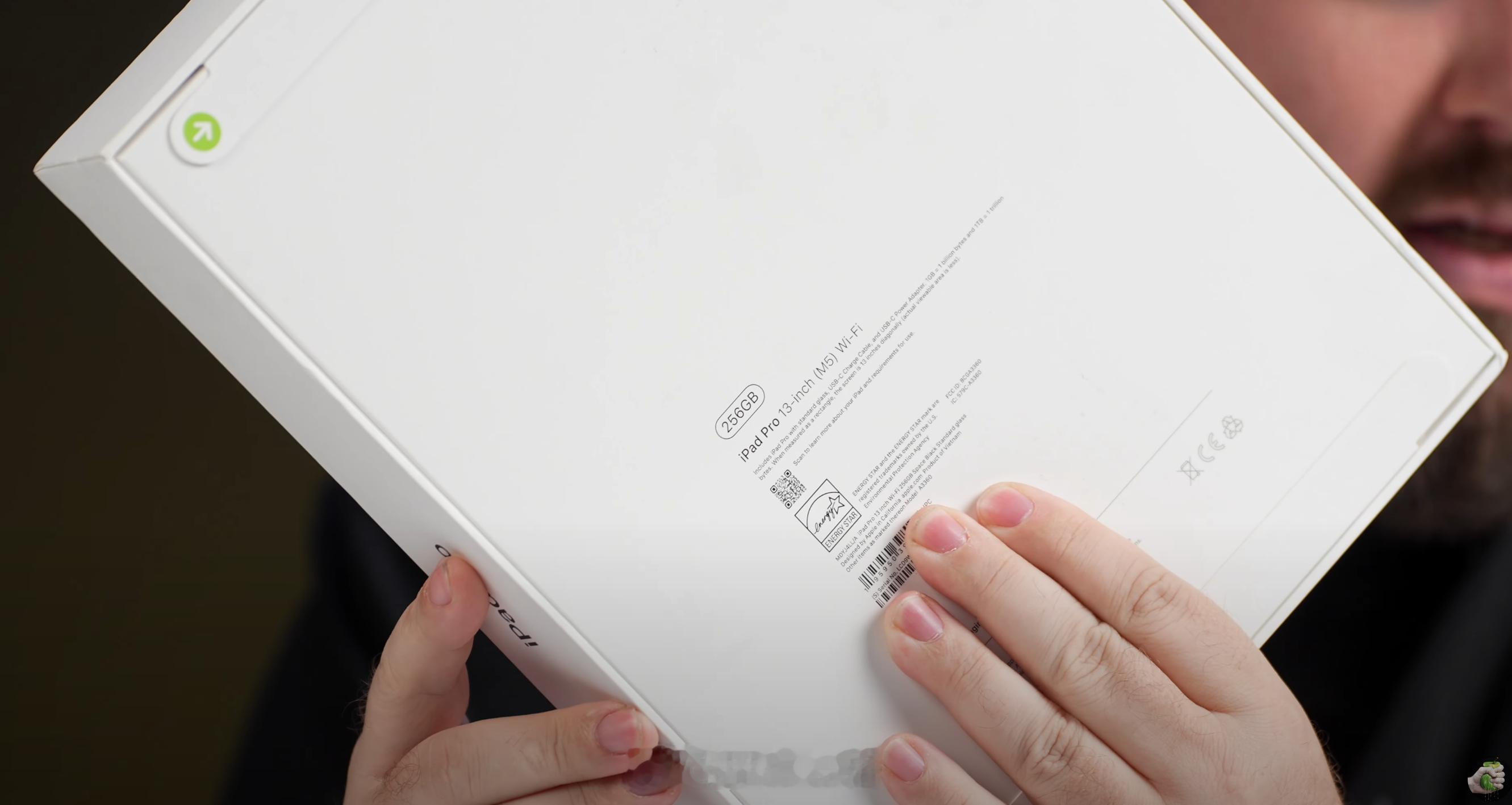 M5 芯片的 iPad Pro 提前开箱曝光，运行内存 12GB 起步。一段来自
