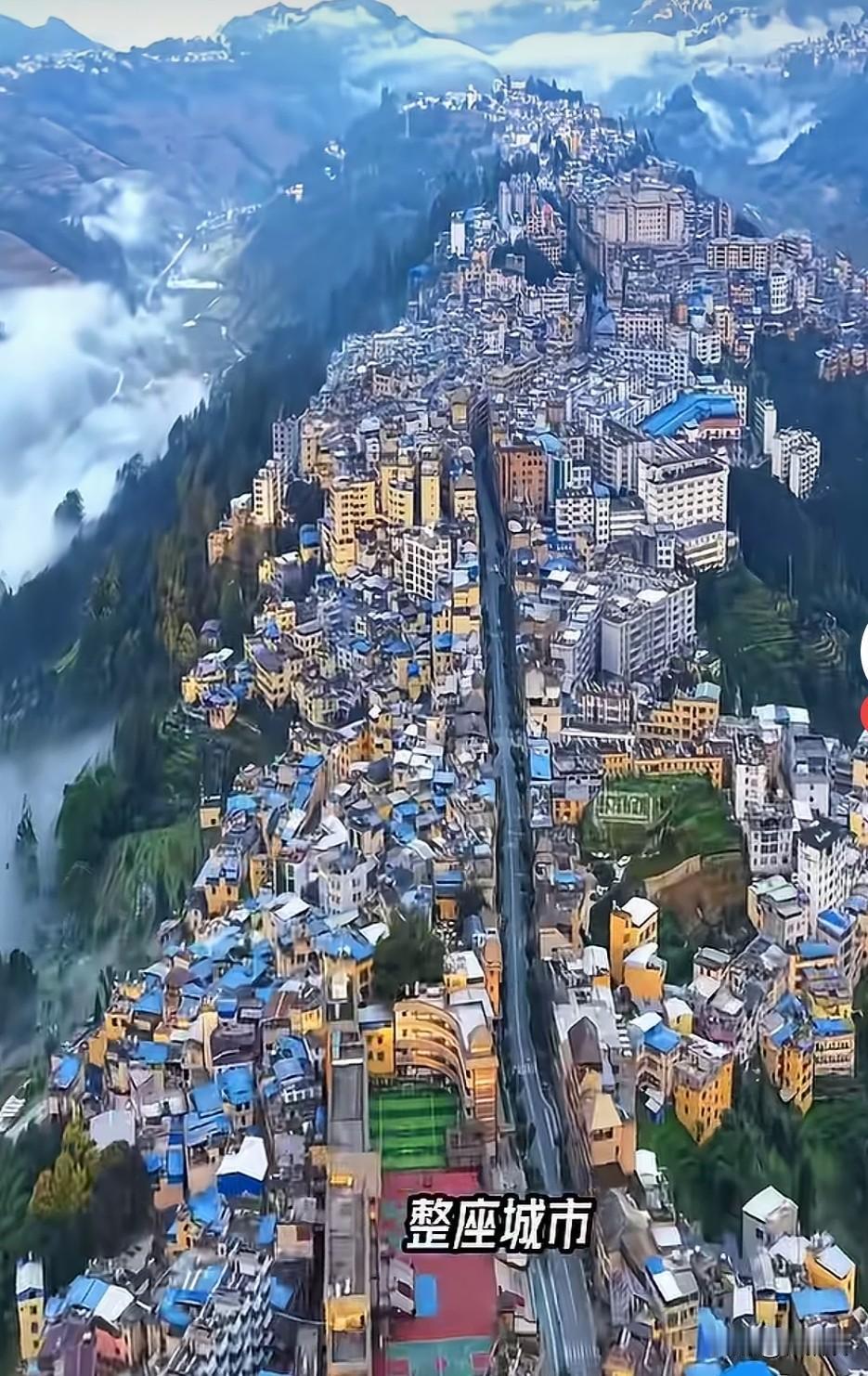 刷到一个航拍视频，一座建在1700米山脊上的县城----绿春县，看的我心痒痒，恨
