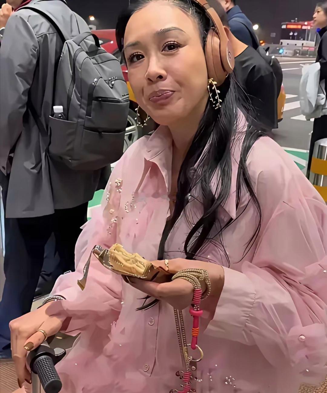 钟丽缇没开滤镜的样子，太真实了，这就是她最自然的状态 ​​​
