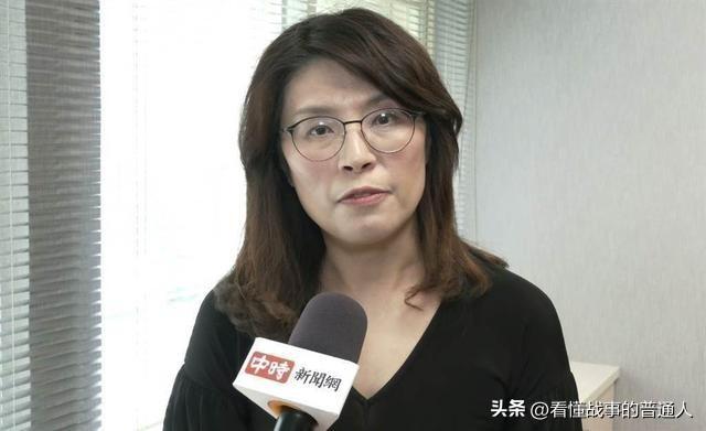 郑丽文腹背受敌！很多人以为她最大的对手是民进党，两党对垒，台独对统一，敌我分明。