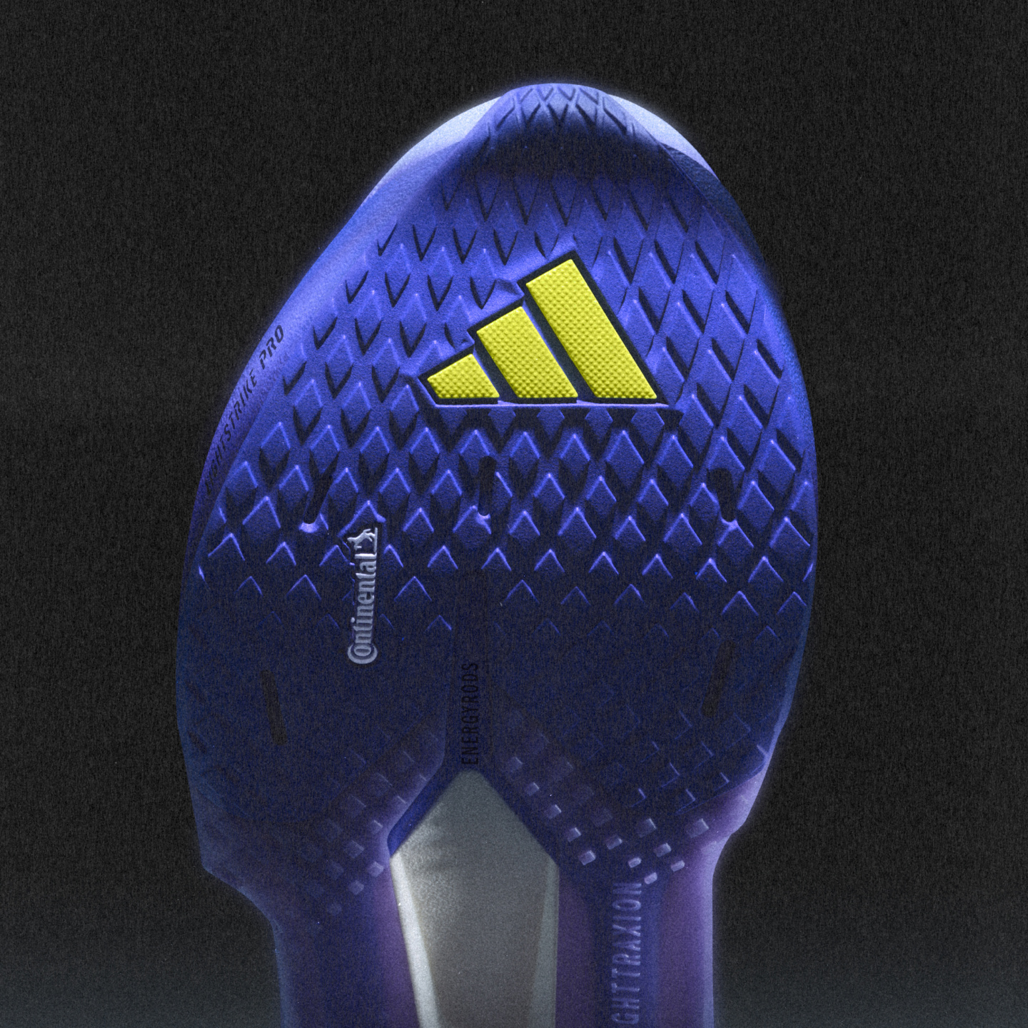 为跑训混合训练打造的性能之作，ADIZERO DROPSET PRO 完美融合阿