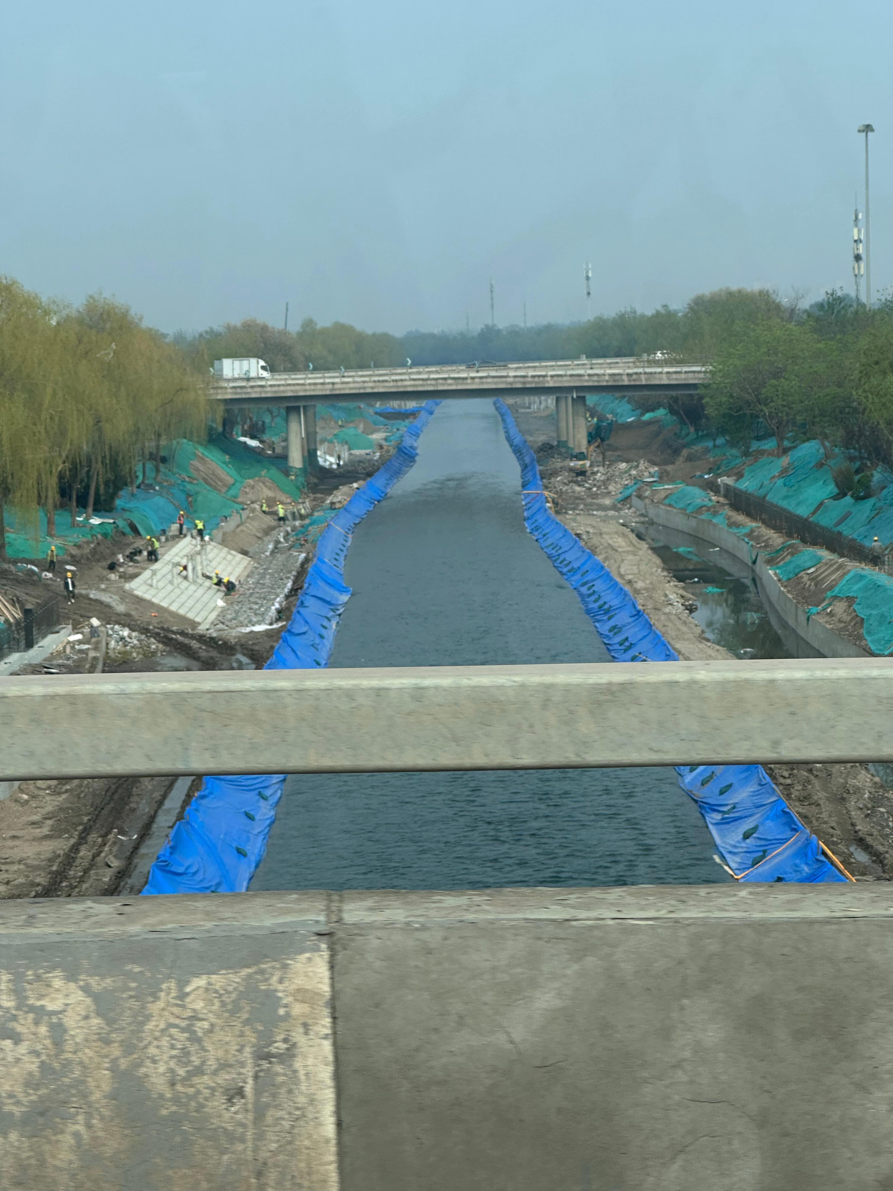 原本以为特别国债离我很远，现在才发现，全北京河道都在大兴土木，没有可以野泳的地儿