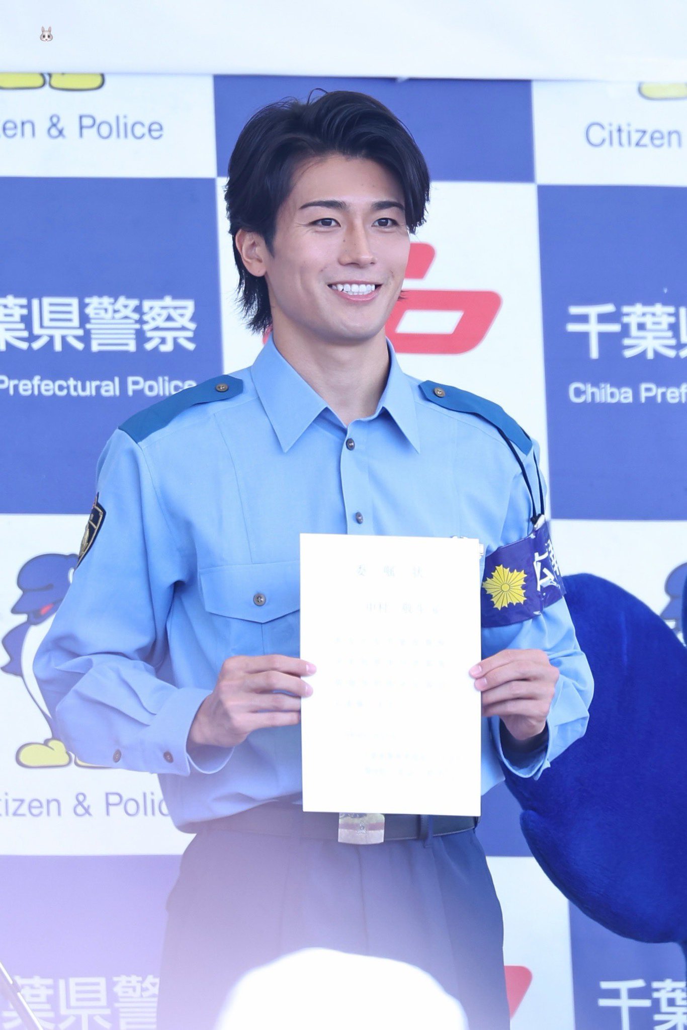 サッカー日本代表 【中村敬斗身穿警服亮相活动】日本国脚中村敬斗近日出席千叶县警方