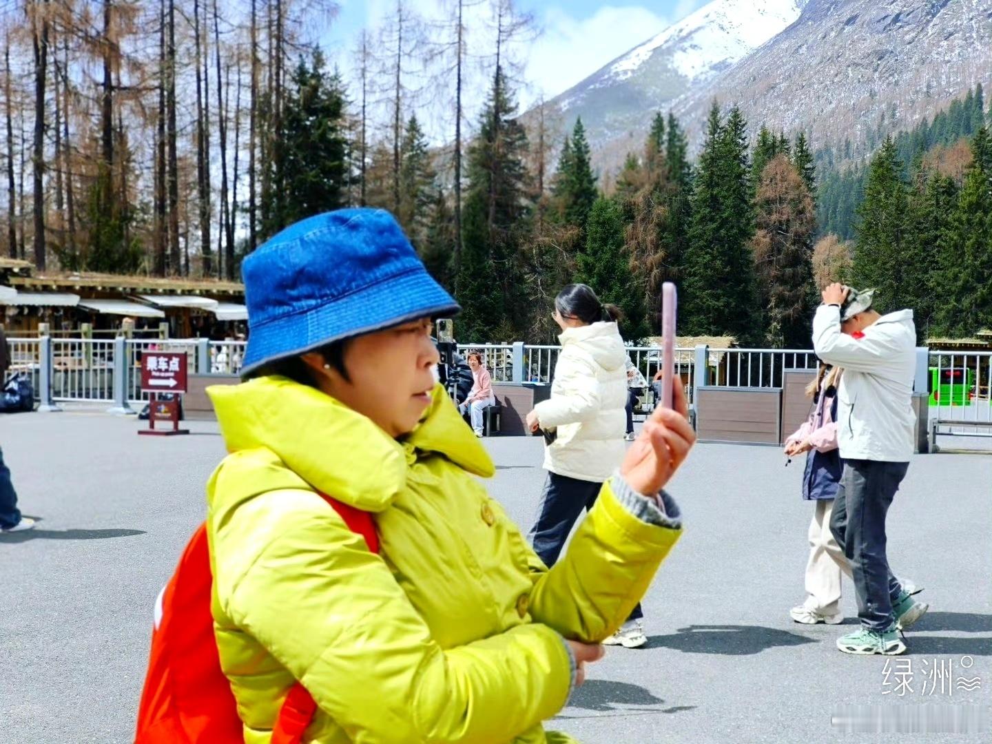 四姑娘山景区·溪谷听风入梦 盛夏七月四姑娘山景区正迎来一年中最舒爽宜人的时节。当