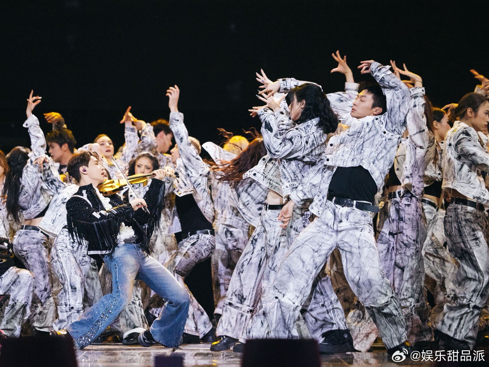 刘宪华巡演澳门站双场售罄刘宪华澳门双场售罄 双场开票都秒空！这就是刘宪华的排面。