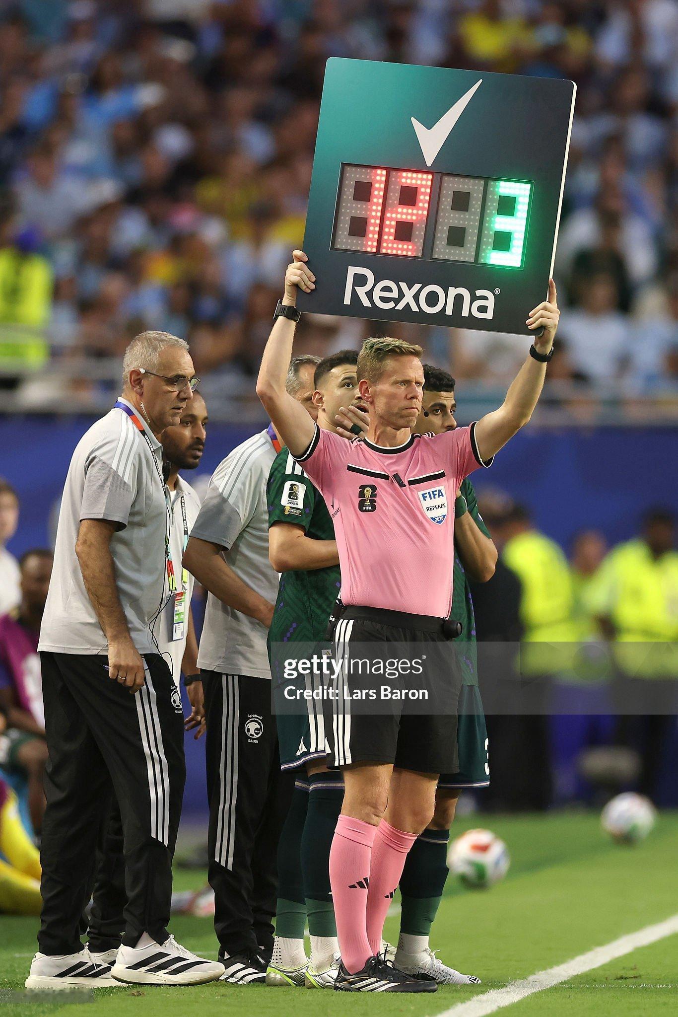 世界杯|2026年世界杯比赛中最聪明的广告创意之一。专业止汗露品牌Rexona选