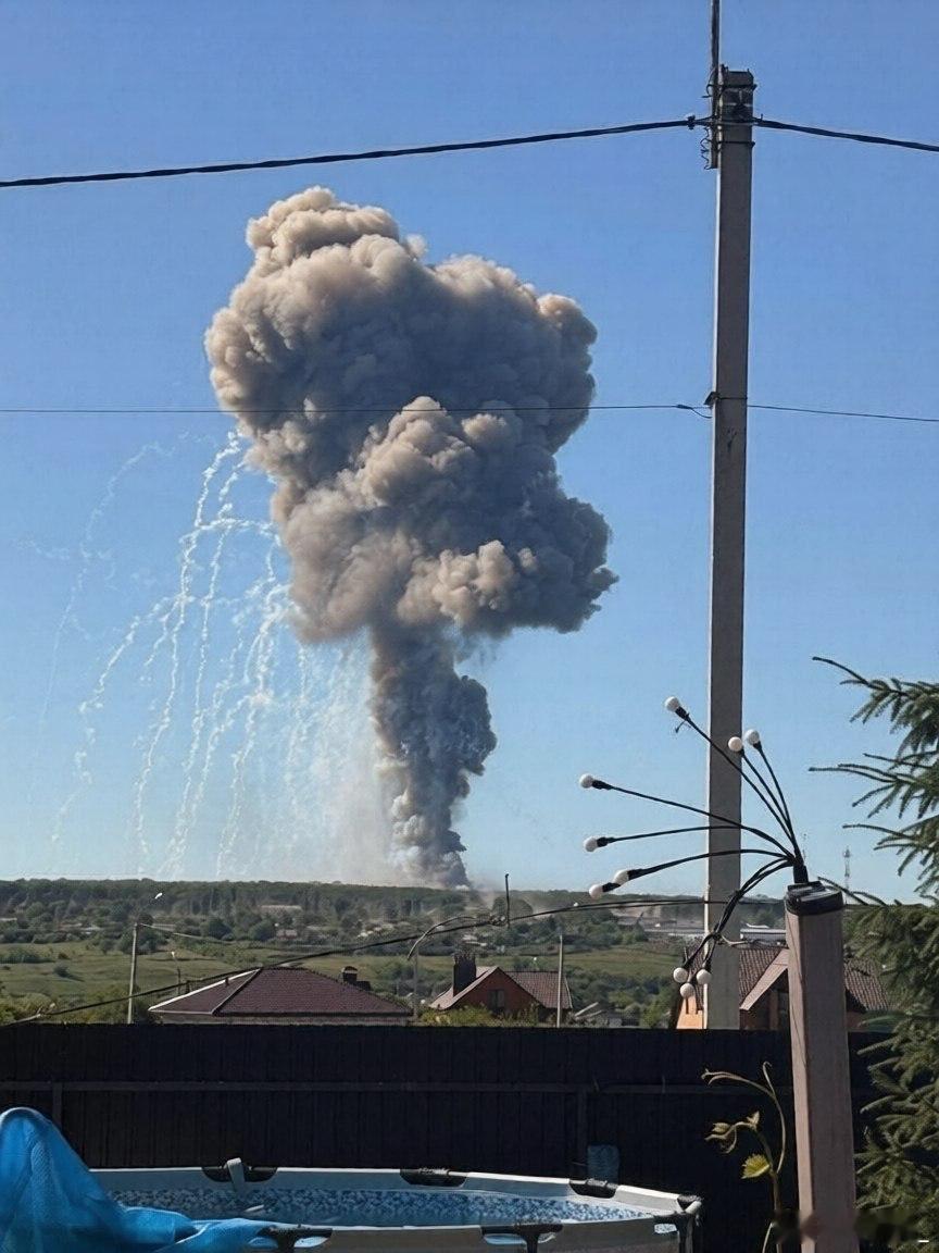 俄罗斯西部别尔哥罗德州发生剧烈爆炸，可能是乌克兰无人机对俄军一个弹药库发动了袭击