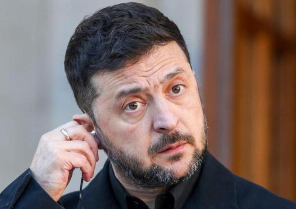 被逼到悬崖的泽连斯基又扯上了中国
最近被美国逼得没多少退路的泽连斯基，又把话题引