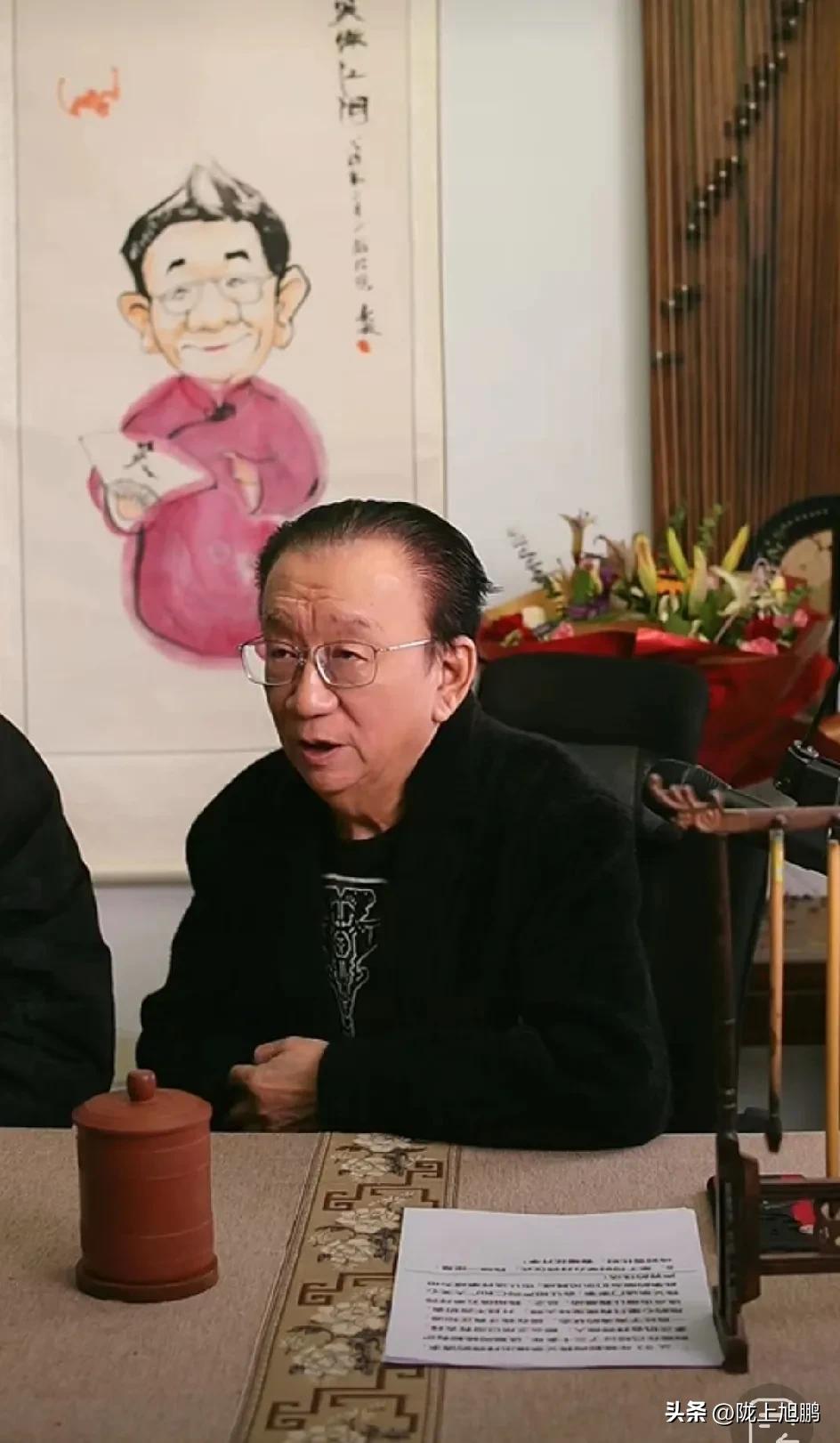 姜昆管不了杨议“师承”
   今晚，侯耀华开播，直播间高达三万人。侯耀华说：“姜