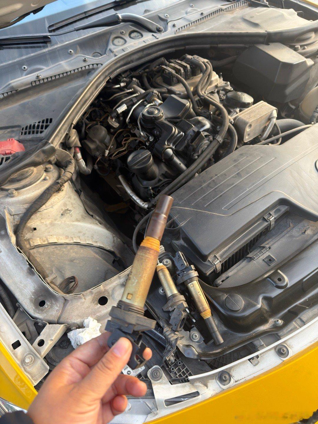 天塌了，早上冷启动F30缺缸，我寻思检查下点火线圈，结果拔出第三根的时候，因为太