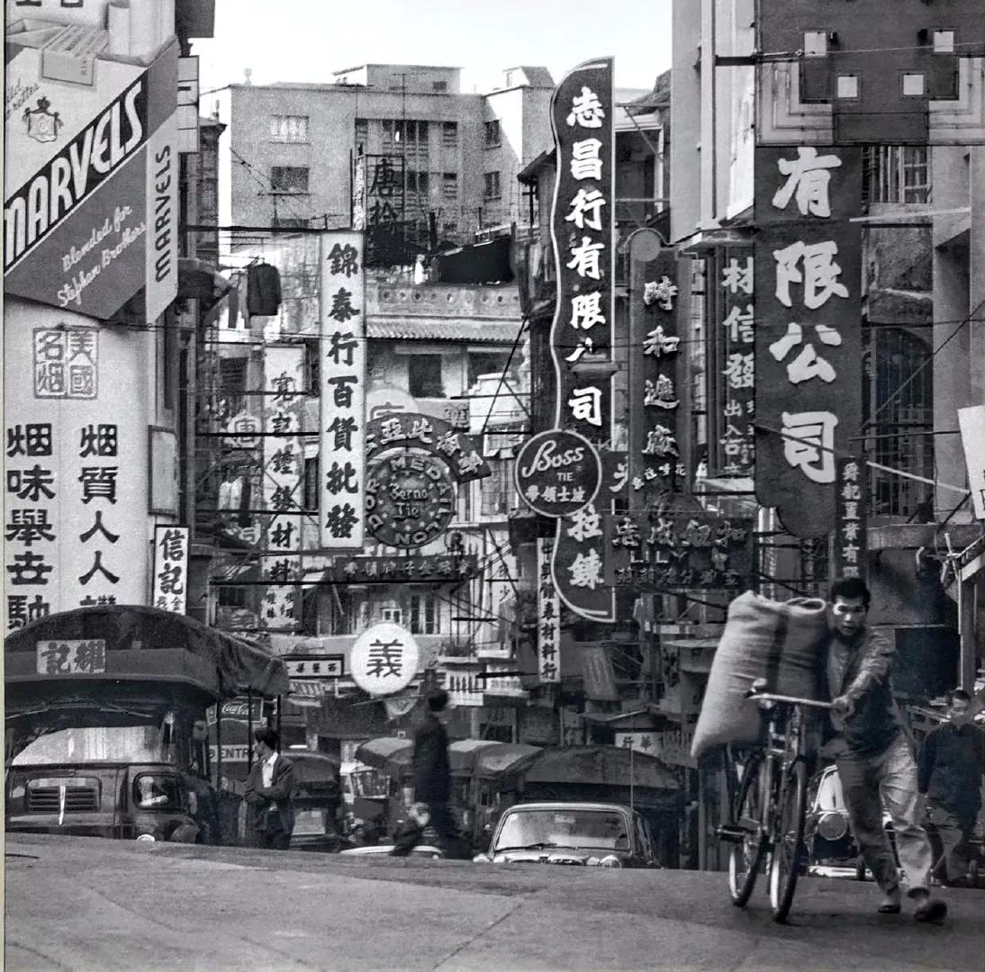 上环苏杭街，香港，1969年，Redge Solley摄。
彼时称乍畏街，197