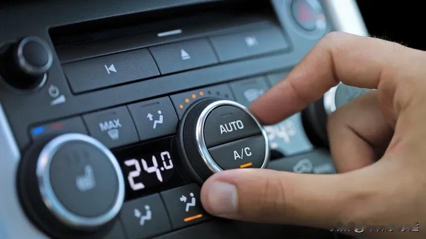 汽车过度使用触屏，开个空调在屏幕上捣来捯去，恢复物理按钮势在必得！

1.中控大