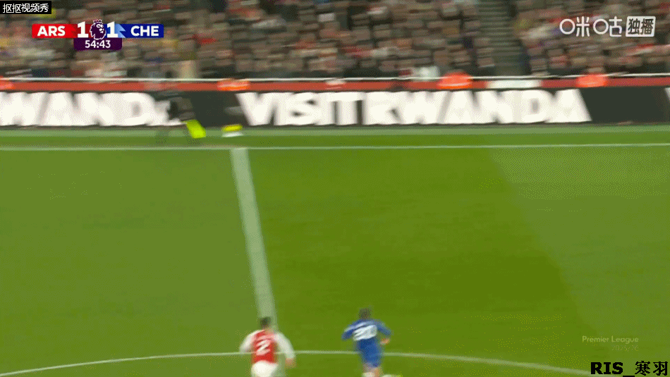 足球判罚解读 这类犯规和犯规球员的表现，在业余比赛里常见。就是他们以为是一次合理