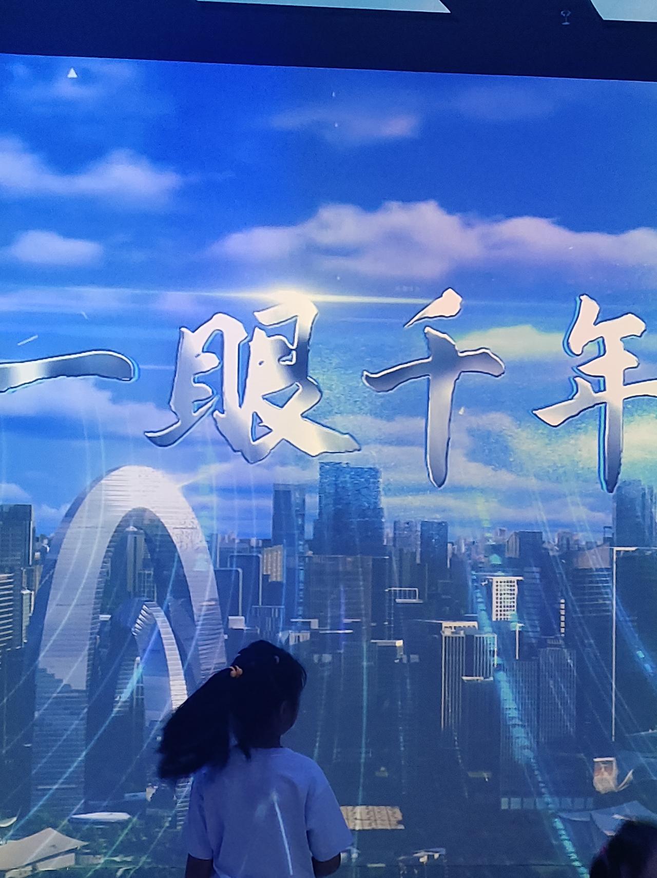 很喜欢一句话：人生最好的状态，从来不是事事圆满，而是身心安然，向内安然。
 
人