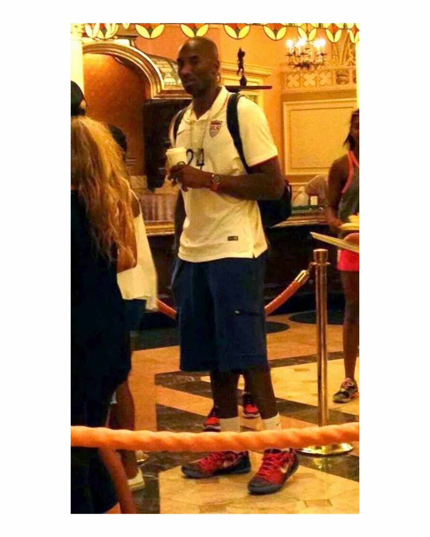 两双地区属性的 Kobe 球鞋2026年12月回归Nike Kobe 9 Low