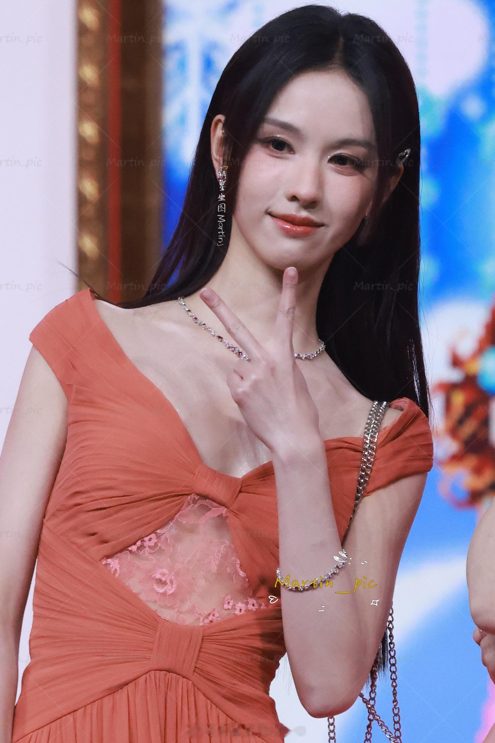 陈都灵 陈都灵微博之夜内场生图乖萌公主切嘟嘟 萌物攻击发射～宝格丽认领陈都灵 c