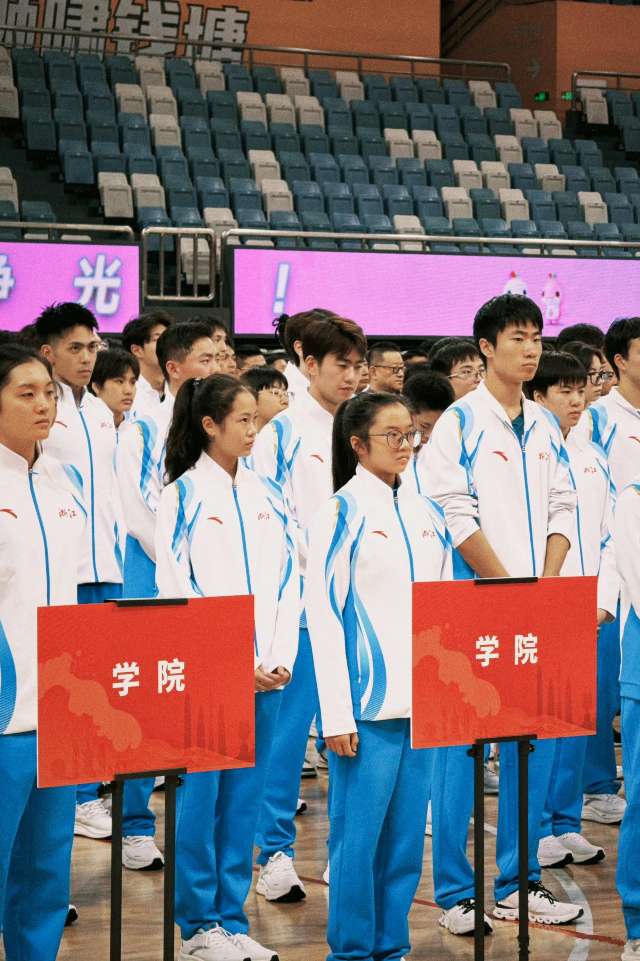 全运会浙江代表团成立第十五届全运会浙江代表团成立大会暨出征授旗仪式在杭州举行。 