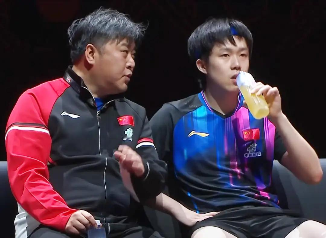 WTT香港总决赛，孙逊指导首次指导王楚钦却是异常的默契
像是好友故交，知己知心，